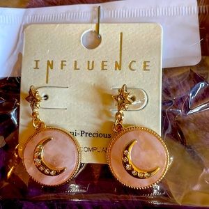 🌟✨⭐️BOUTIQUE QUALITY EARRINGS THAT DANGLE WITH MOONS IN SEMI PRECIOUS STONES🌛